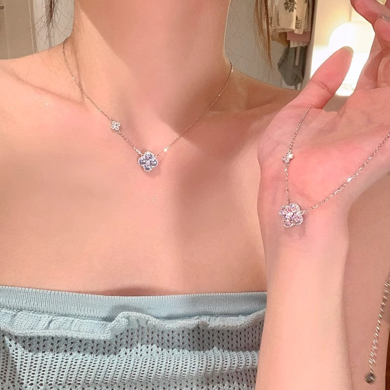 Damen Halskette mit floralem Anhänger und funkelnden Zirkonia Shop Nory