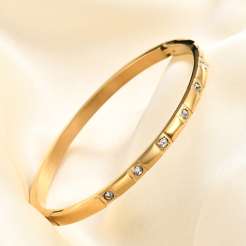 Damen Armreifen mit funkelndem Zirkoniabesatz und elegantem Design Shop Nory
