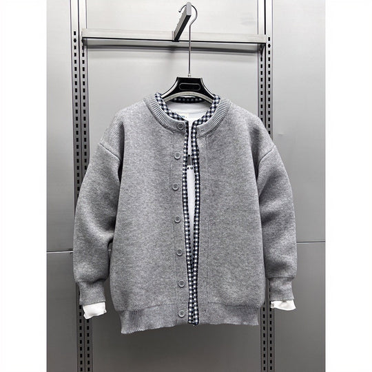 Unisex Lässige Strickjacke im Layering-Look mit Rundhals und Kontrast-Karoinnenschicht Shop Nory