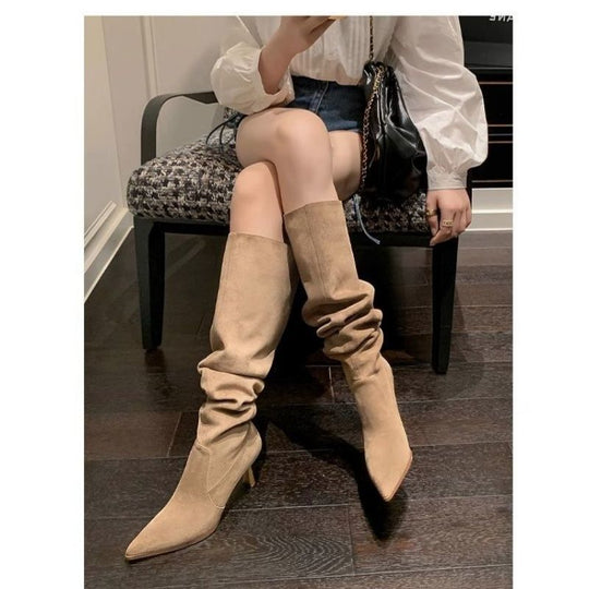 Damen Slouch‑Stiefel aus Wildlederoptik mit spitzer Zehenform und niedrigem Kitten‑Absatz Shop Nory