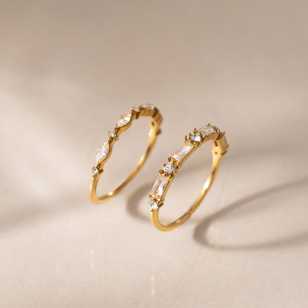 Damen Armreif mit funkelnden Zirkonia und hypoallergenem Design Shop Nory