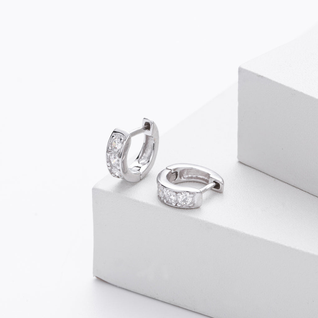 Damen Creolenohrringe mit funkelnden Zirkonsteinen aus hochwertigem 925er Sterlingsilber Shop Nory