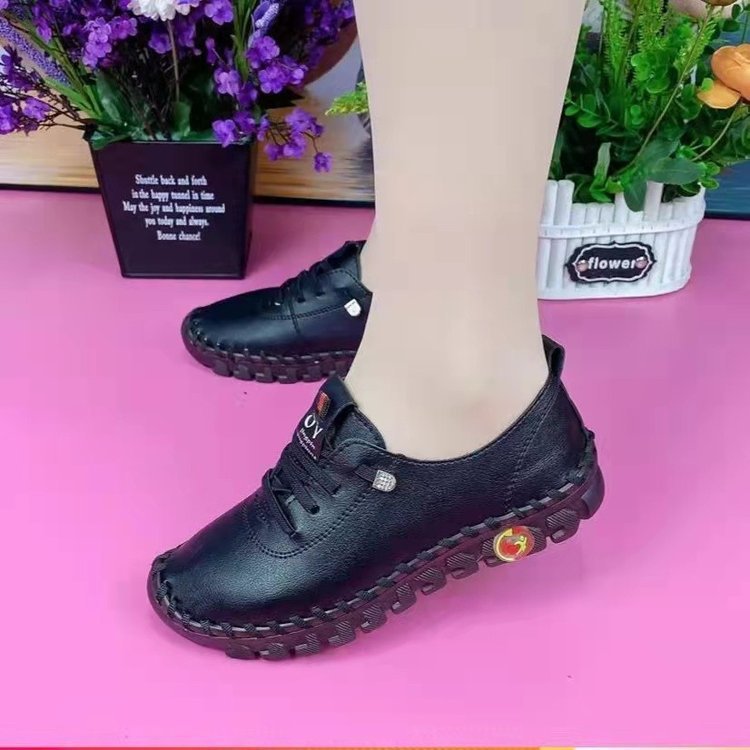 Damen Flexible Lederoptik-Sneaker mit handgenähter Kontrastnaht und profilierter Gummilaufsohle Shop Nory