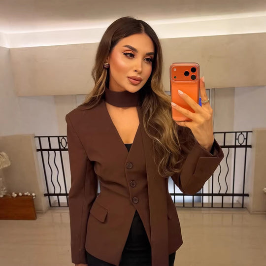Damen Taillierter Blazer mit Schalkragenband, dreifacher Knopfleiste und Pattentaschen Shop Nory
