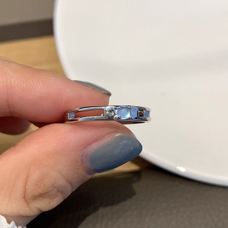 Damen Ring mit zartem Herzdesign und funkelnden Zirkonia Shop Nory