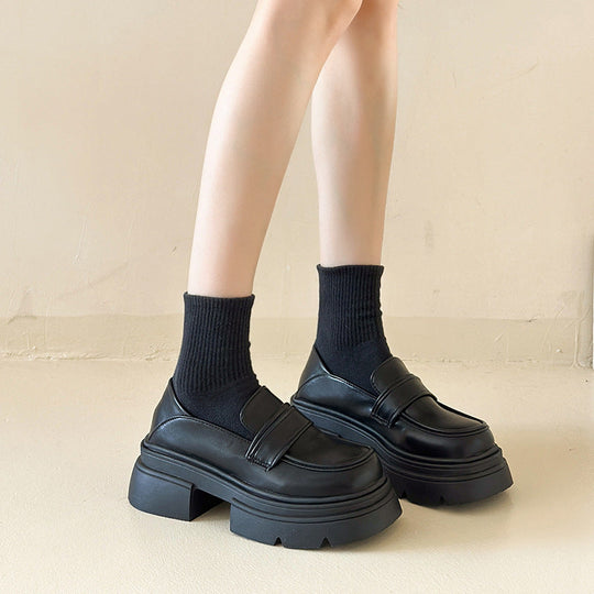 Damen Plateau-Lederschuhe mit modischem Detail und robuster Sohle