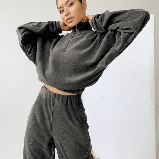 Damen kurz geschnittenes Samt-Lounge-Set mit tailliertem Zip-Hoodie und fließender Highwaist-Palazzohose Shop Nory