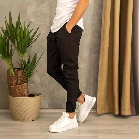 Herren Slim-Fit Jogginghose mit elastischem Bund und praktischen Seitenklapptaschen