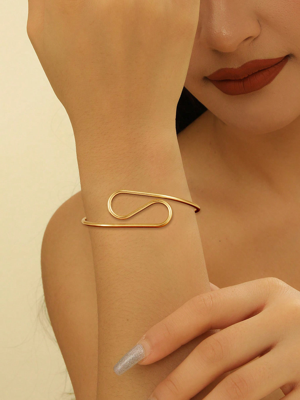 Damen Armreif im modernen Wellenmuster Shop Nory