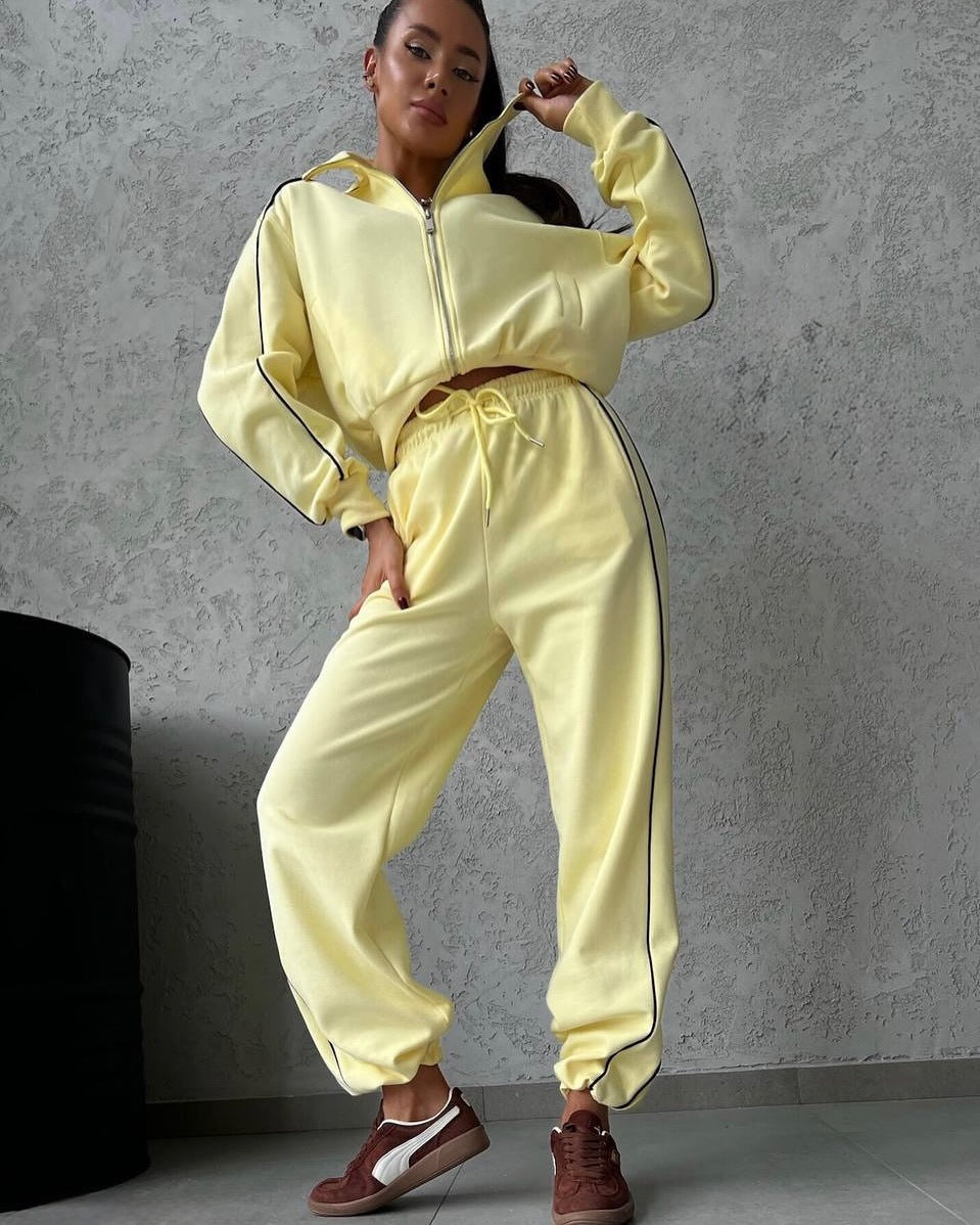 Damen lässiges Sweatset mit Stehkragen Reißverschluss gekürzter Jacke und hochtaillierter Schlaghose Shop Nory
