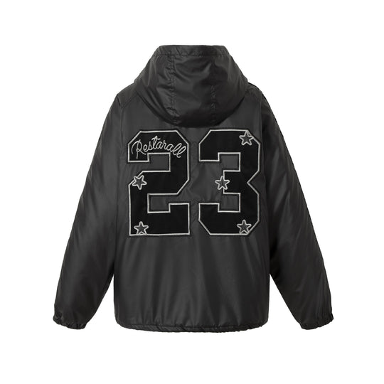 Unisex Boxy‑wattierte Kapuzenjacke mit gesticktem Wappen Shop Nory