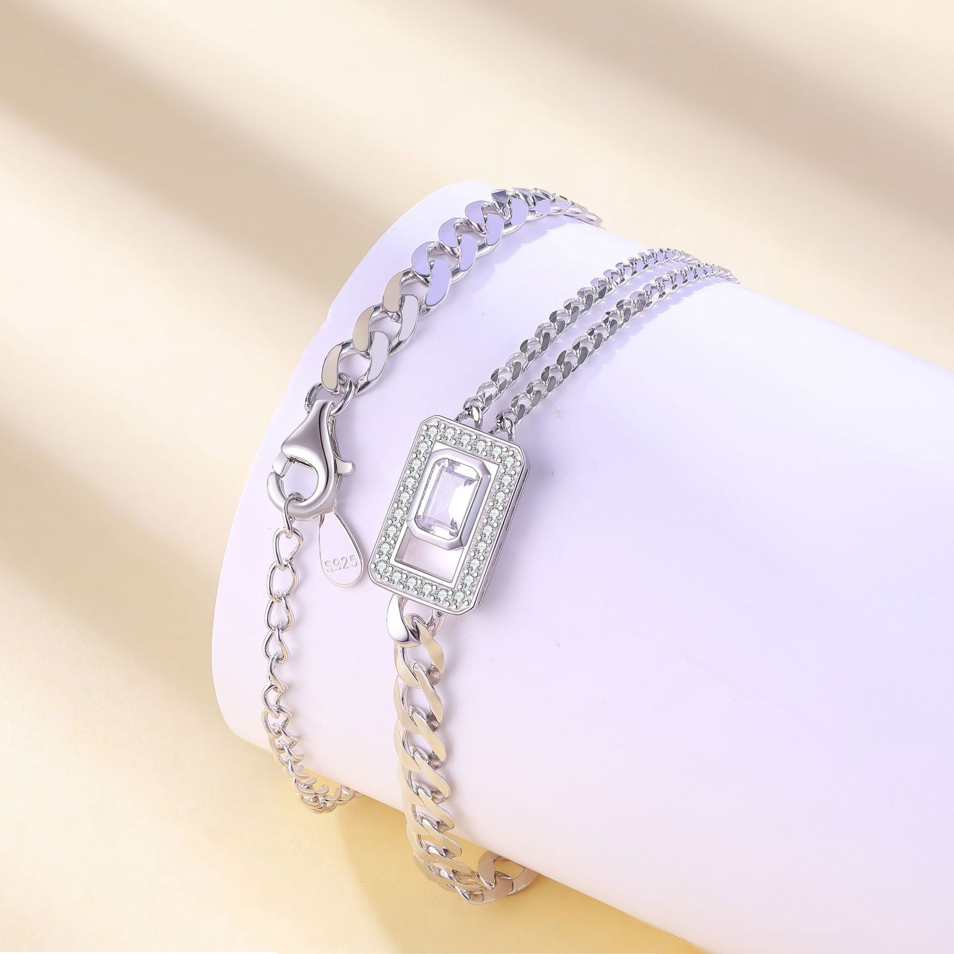Damenarmband mit funkelndem Design und hochwertigen Zirkonia-Elementen Shop Nory