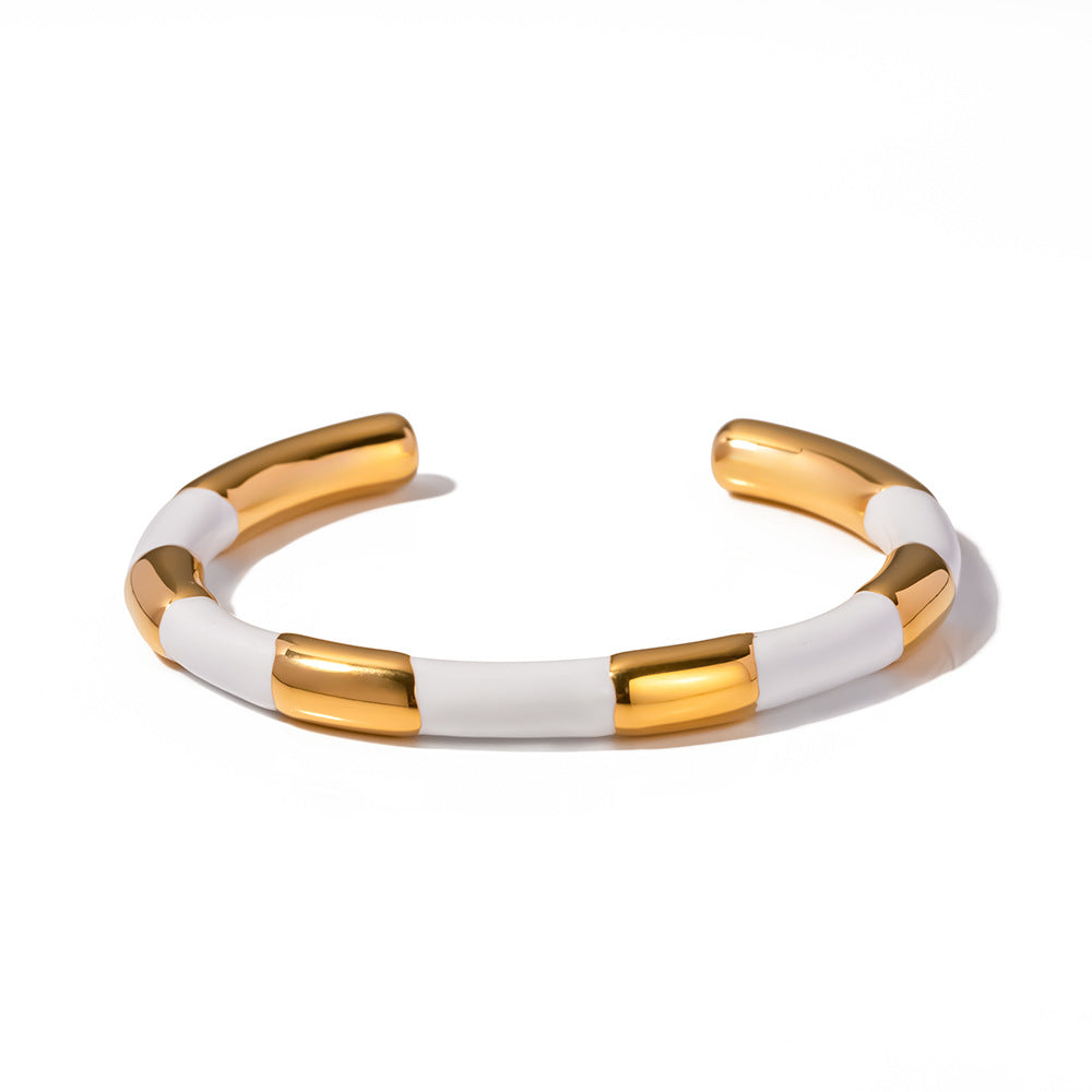 Damen Armreif mit elegantem, geschwungenem Design und hypoallergener Edelstahlverarbeitung Shop Nory