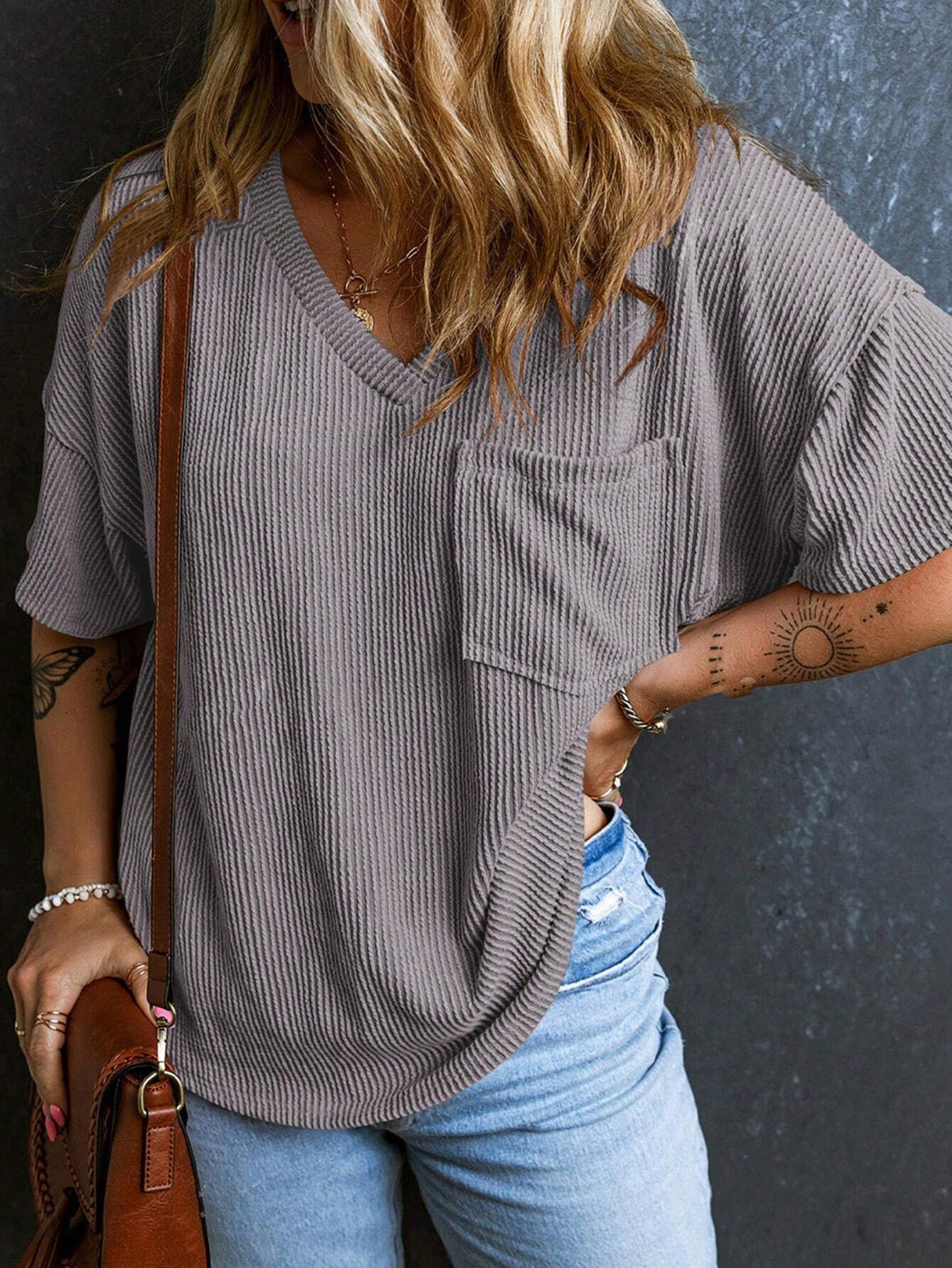 Damen Lässiges Rippstrick Oversize T-Shirt mit V-Ausschnitt und Brusttasche Shop Nory