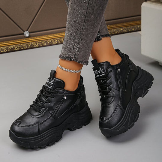 Damen Chunky‑Plateau‑Sneaker mit skulpturierter Profilsohle und gepolstertem Schaft Shop Nory