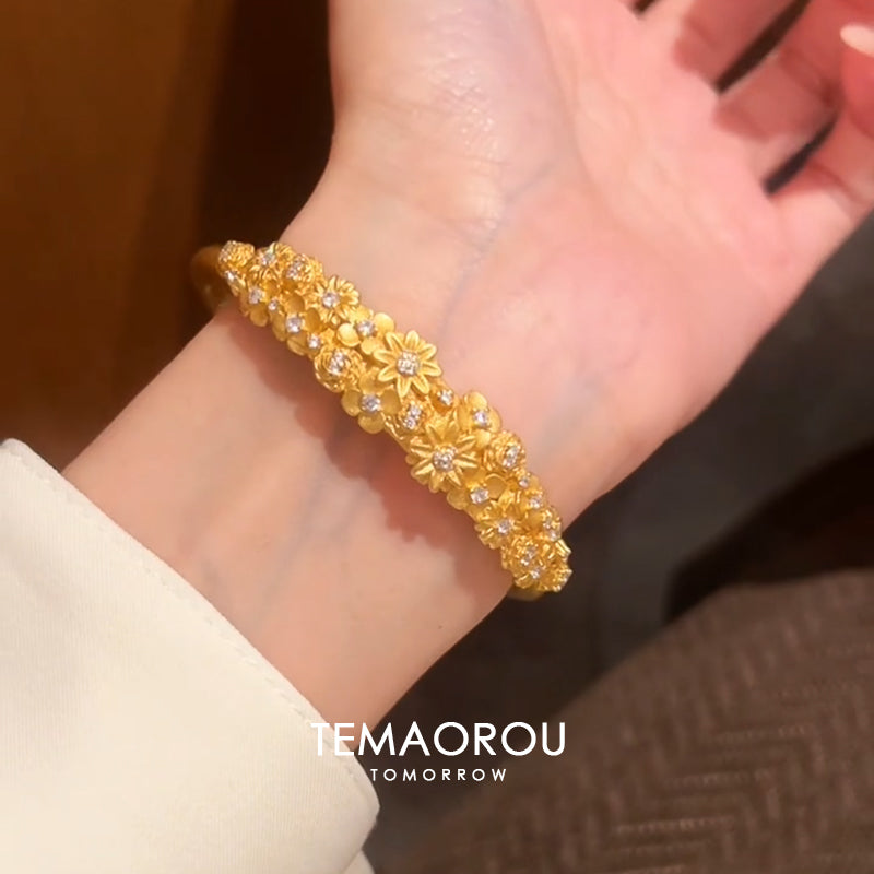Damen Armreif mit glamourösem Blumenmuster und funkelnden Kristallen Shop Nory