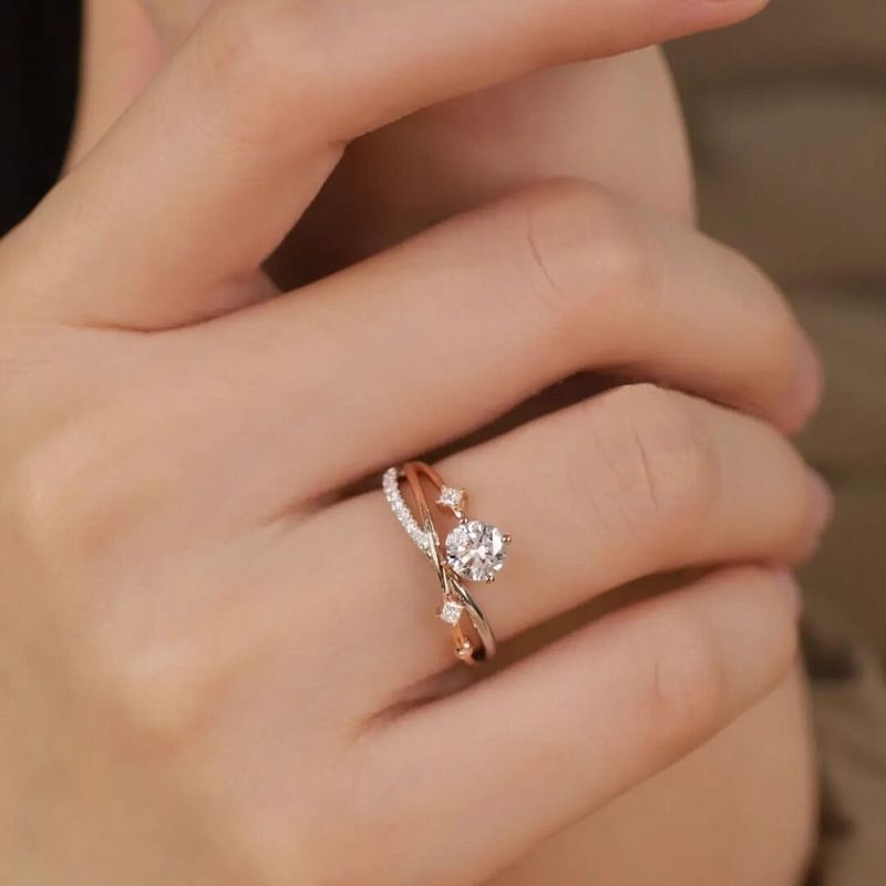 Damen eleganter Ring mit filigraner Zirkonia-Verzierung und modernem Design Shop Nory