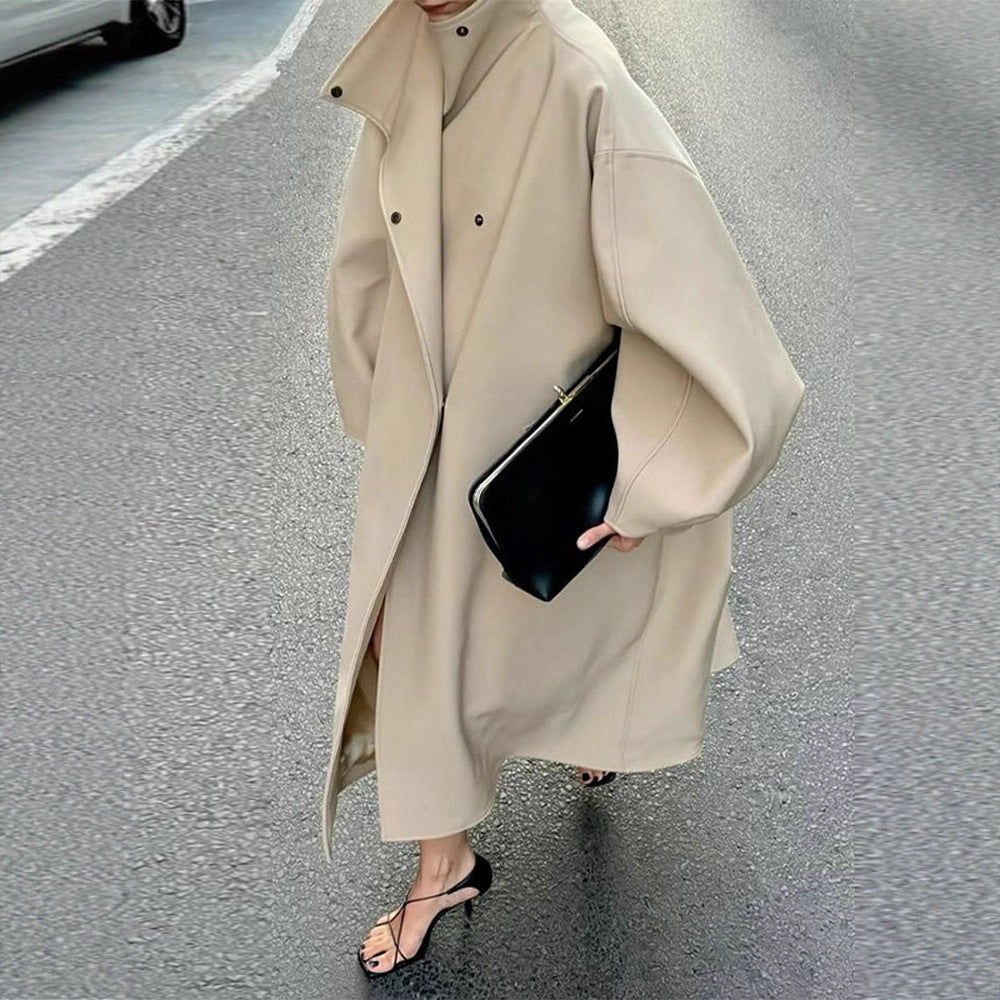 Damen Mantel im minimalistischen Midi‑Schnitt mit Stehkragen und verdeckter Knopfleiste Shop Nory
