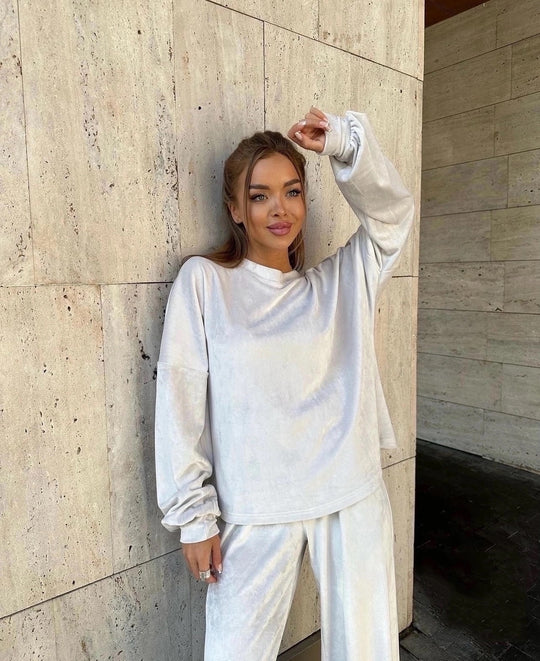 Damen luxuriöses Samt-Relax-Set mit Oversize-Crewneck und hochgeschnittener Gummibund-Jogger Shop Nory