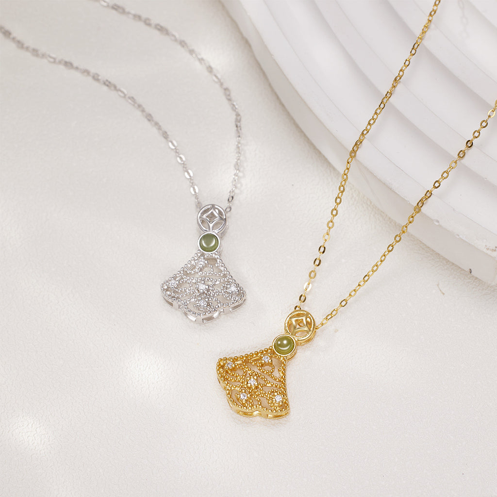 Damen filigrane Halskette mit kunstvollem Anhänger aus goldfarbenem Metall und Zirkonia-Verzierungen Shop Nory