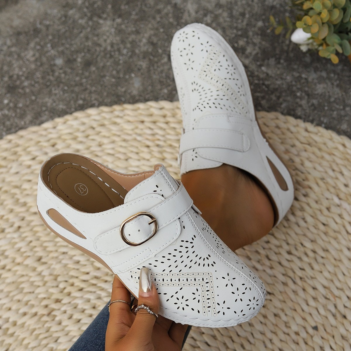 Damen Bequeme Clogs mit perforiertem Leder Shopnory