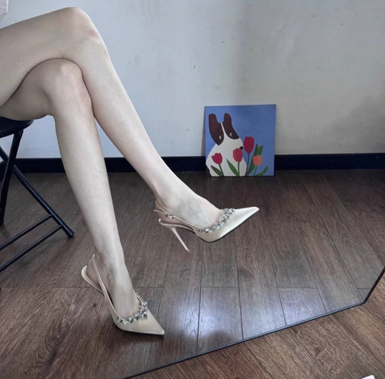 Damen Lack-Slingback Pumps mit spitzer Kappe, Kristallbesatz und schlankem Stiletto Shop Nory