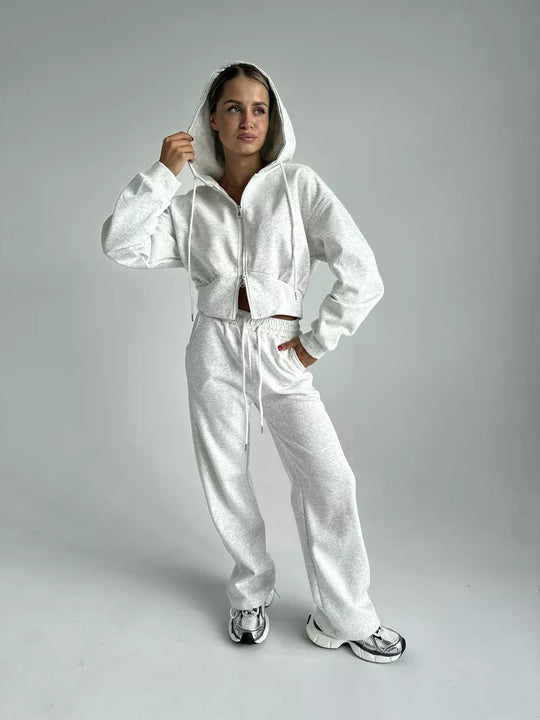 Damen gekürzte Zip-Kapuzenjacke mit formender Taillennaht und relaxed High-Waist Loungehose Shop Nory