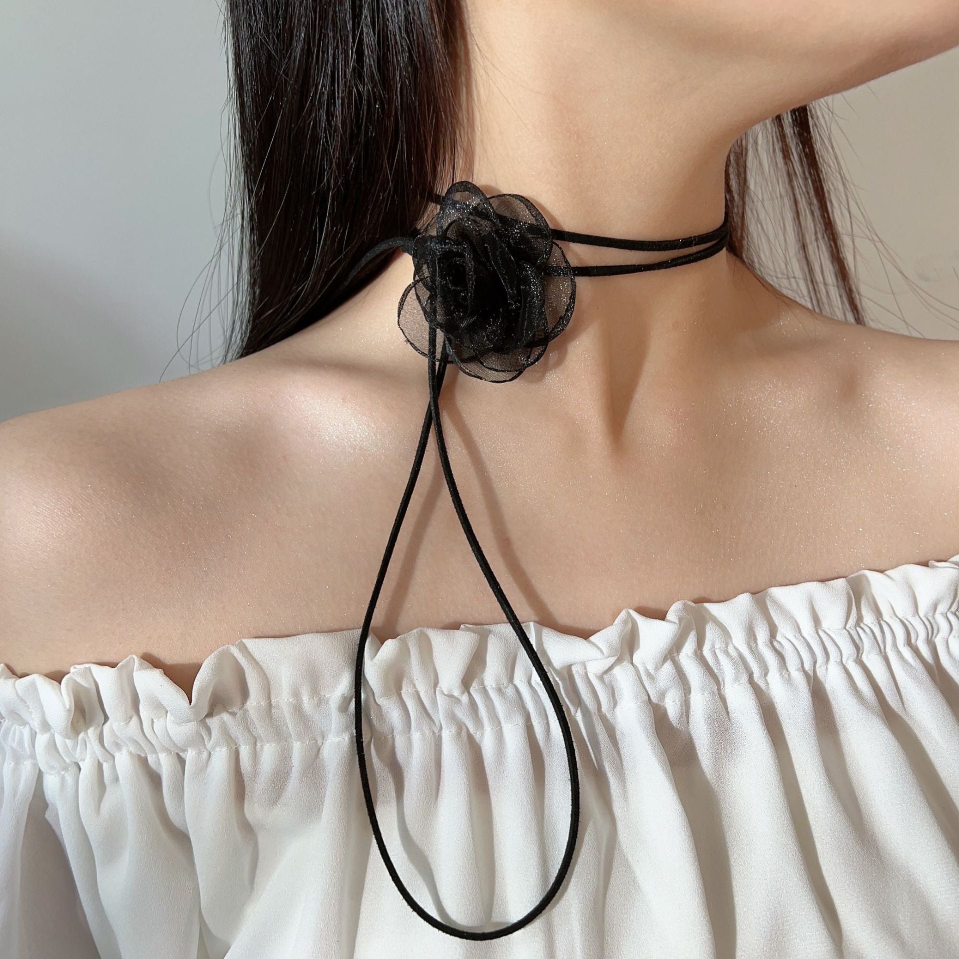 Damen Choker-Halskette mit floraler Verzierung aus feinem Textil Shop Nory