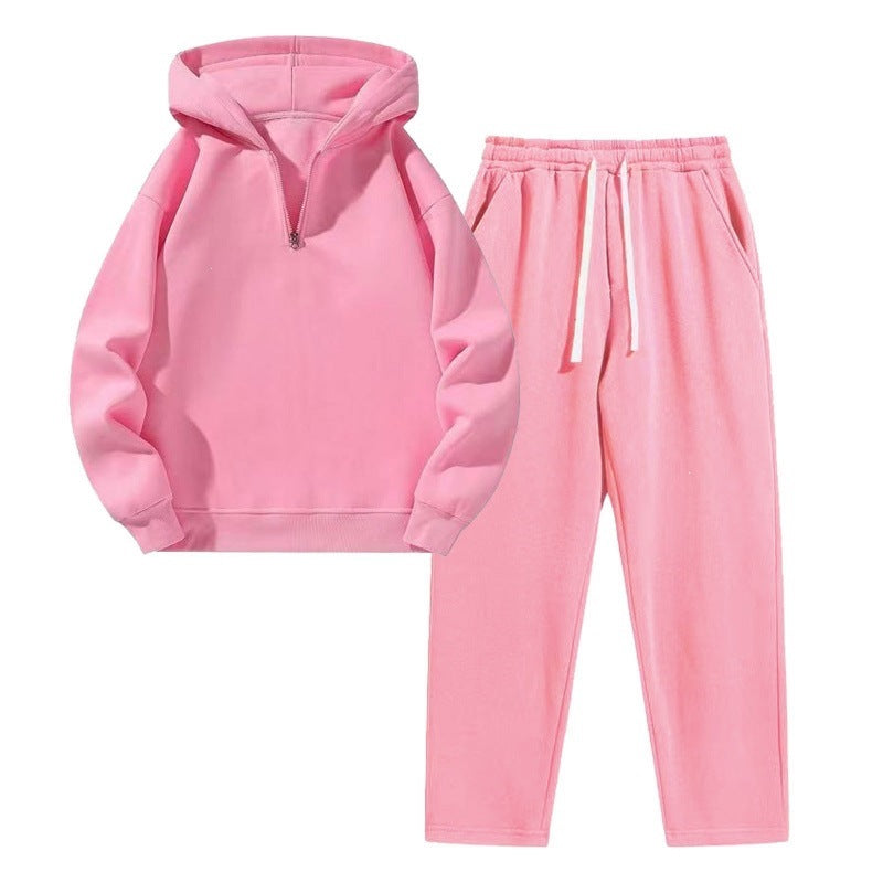 Damen nan Relax-Set mit kurzem Halbzip, übergroßer Kapuze und taillenhoher tapered Jogginghose Shop Nory