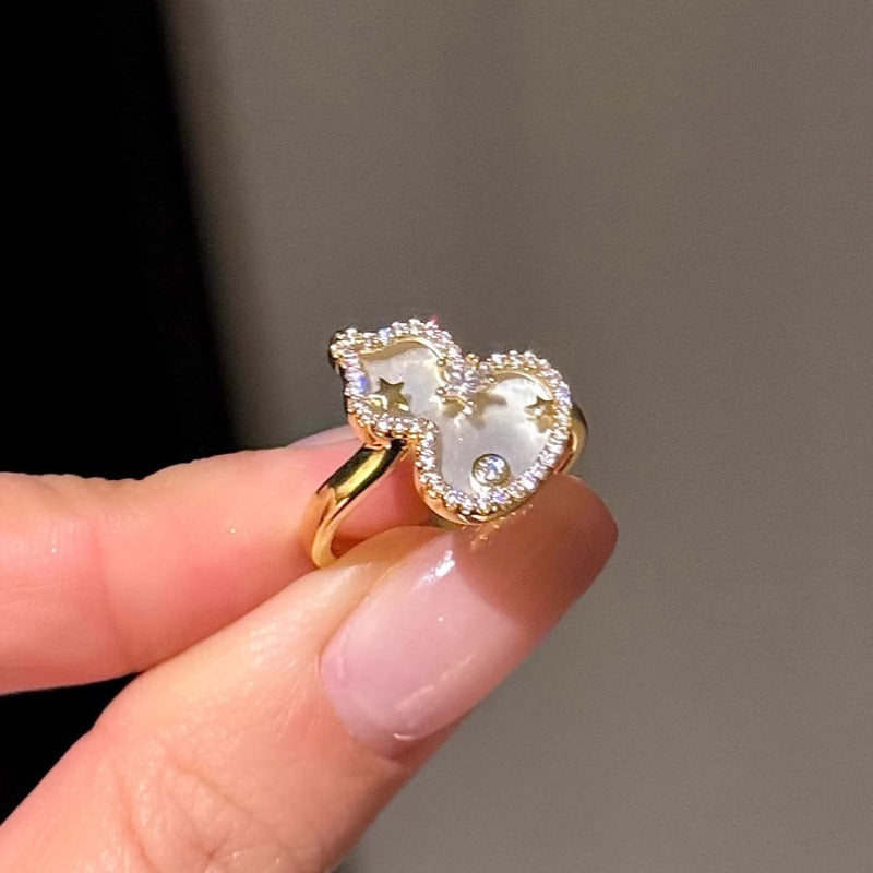 Damenring mit kunstvollem Herzdesign und funkelnden Zirkonia Shop Nory