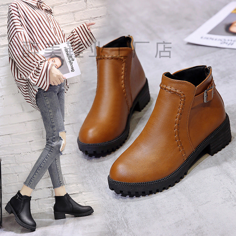 Damen Kurzschaft-Ankleboots mit Ziernaht, robuster Lug‑Sohle und verstellbarem Schnallenriemen Shop Nory