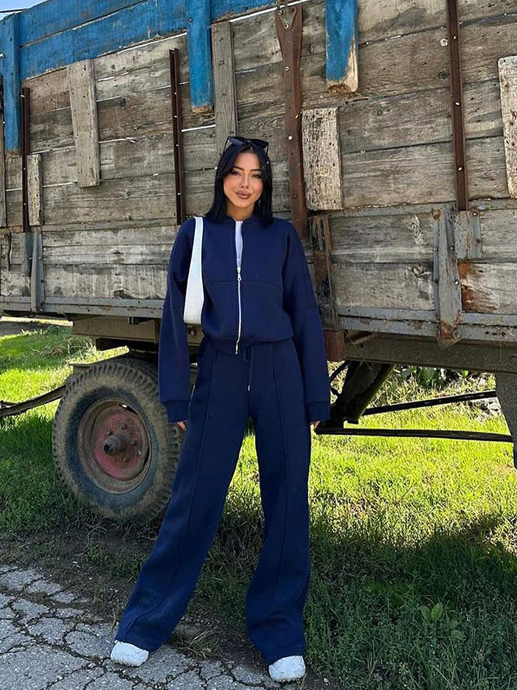 Damen sportive Oversize-Fleecejacke mit diagonaler Reißverschluss-Optik und weit geschnittener High-Waist-Jogginghose Shop Nory
