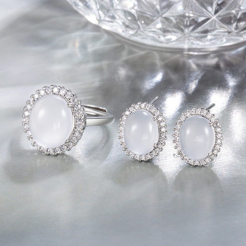 Damen Ring mit schimmerndem Mondstein und funkelnden Zirkonia Shop Nory