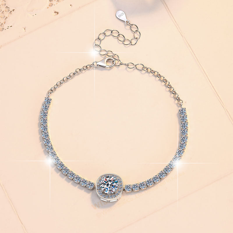 Damenarmband mit funkelndem Hauptstein und feiner Zirkonia-Verzierung Shop Nory