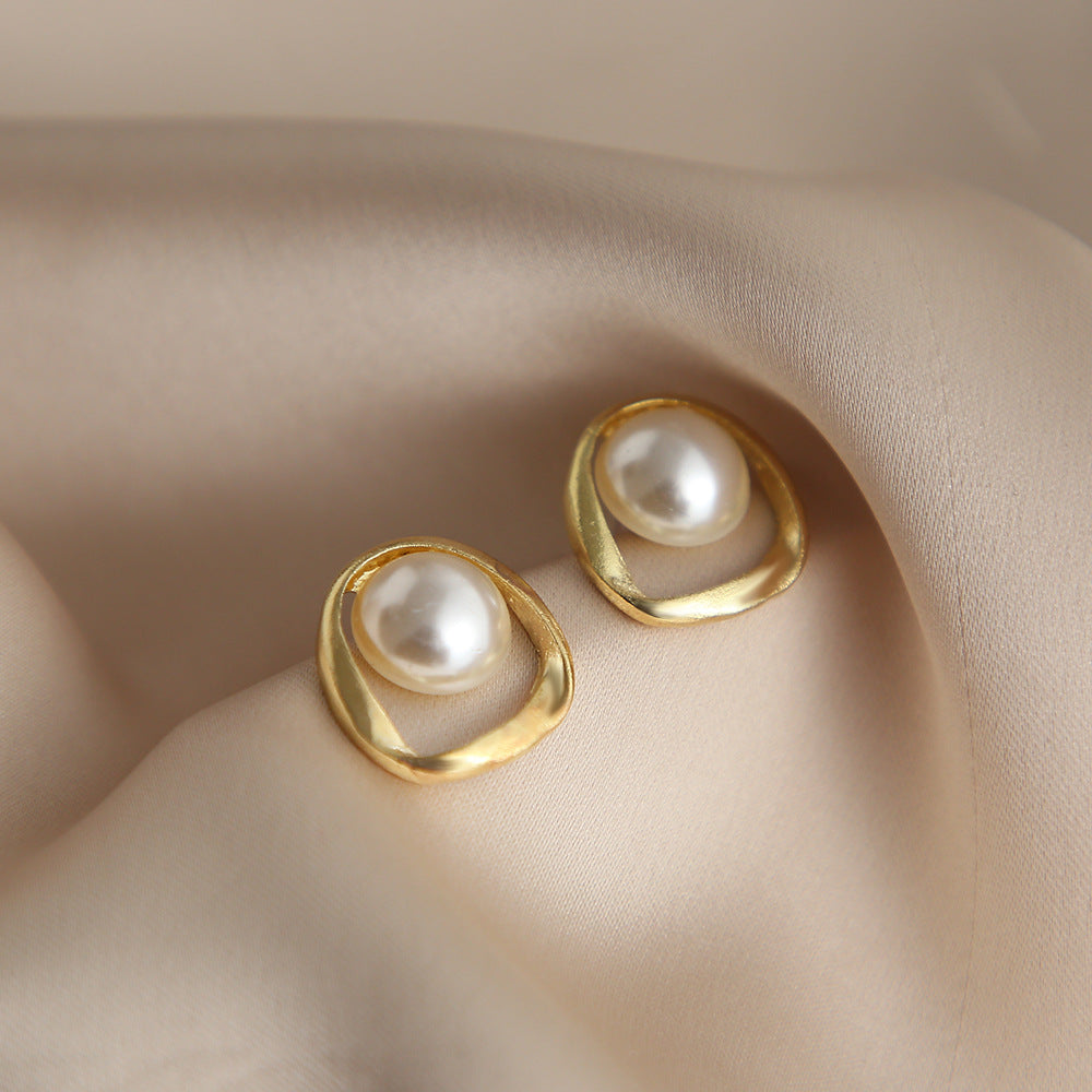 Damen Ohrringe mit elegantem Perlendesign und modernem Goldrahmen Shop Nory