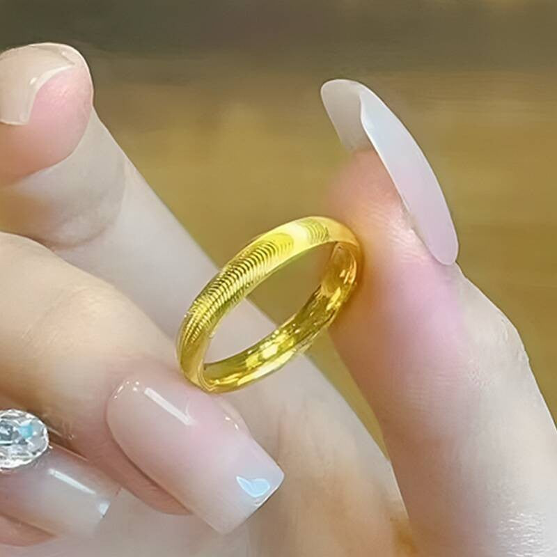 Damen Ring mit subtiler Wellenstruktur und eleganter Oberfläche Shop Nory