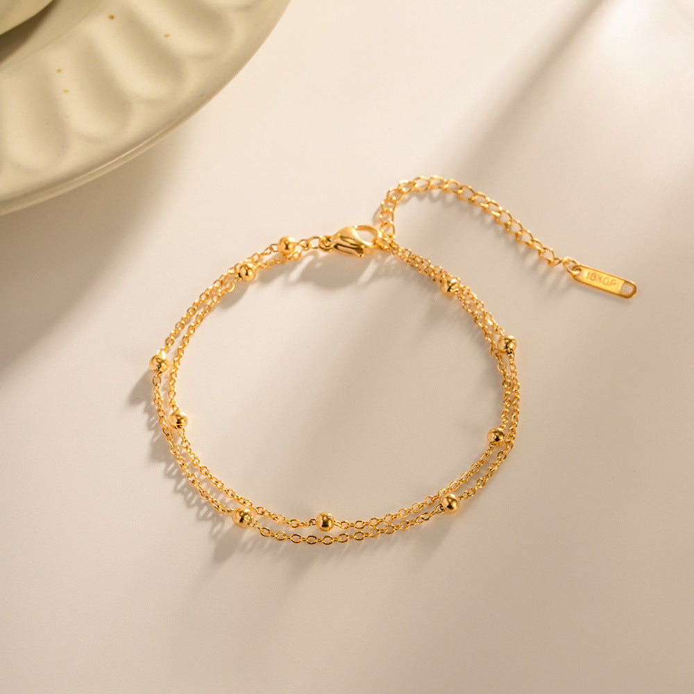 Damen Armband mit filigranem Kettendesign und glitzernden Perlen Shop Nory