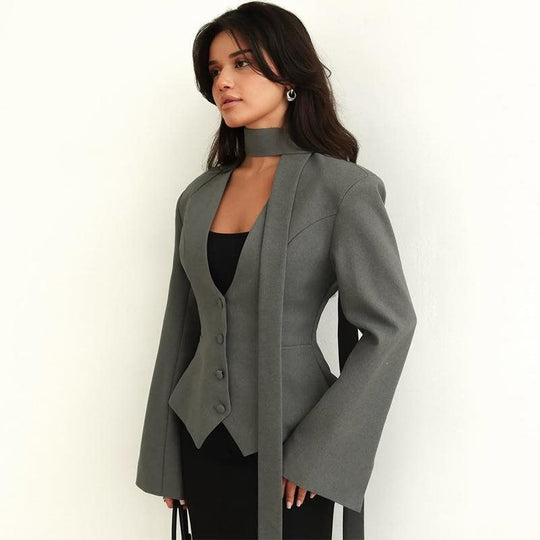 Damen Taillierter Blazer mit Bindeschal und figurbetonter Weste Shop Nory