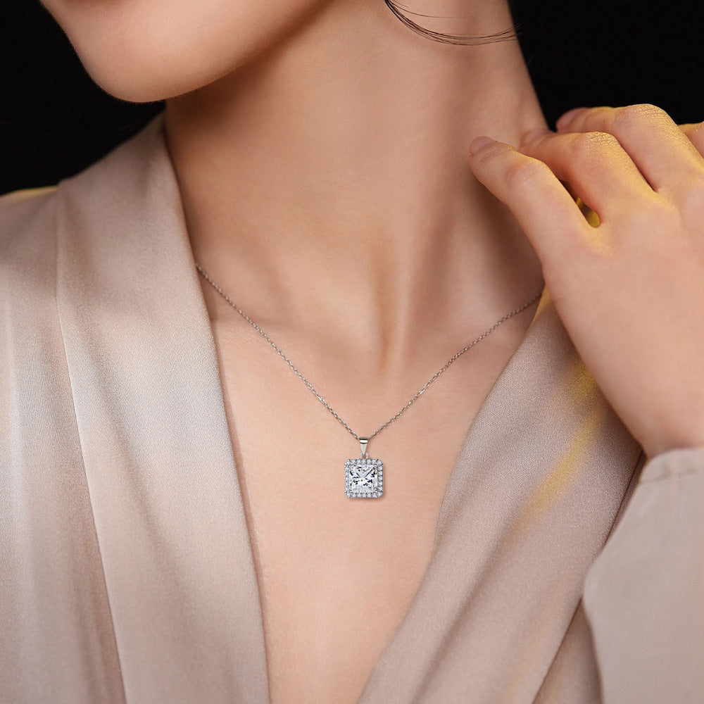 Damen Anhänger mit funkelndem Zirkonia-Rahmen und quadratischem Aquamarin Shop Nory