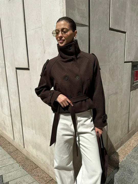 Damen Kurz geschnittene Wollmix-Jacke mit hohem Stehkragen und Taillengürtel Shop Nory