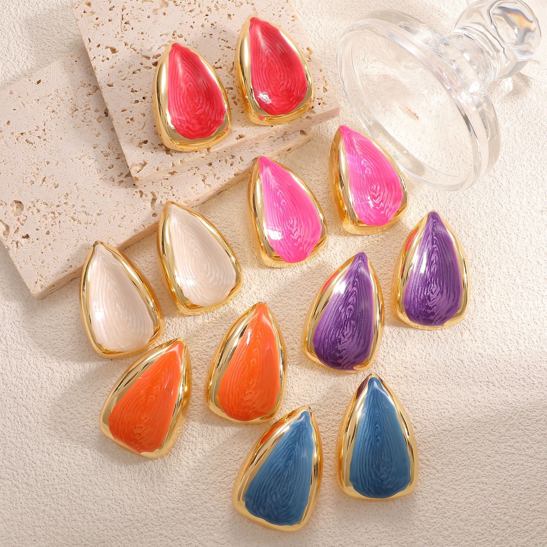 Damen Vintage Ohrringe mit luxuriösem goldenem Rahmen und kunstvollem Farbmuster Shop Nory