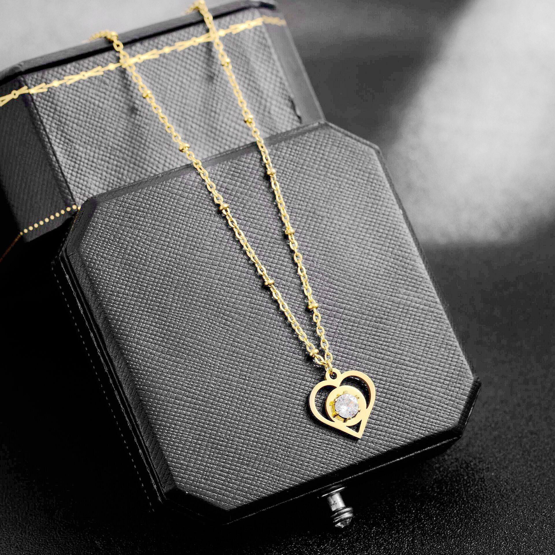 Damen elegante Herzanhänger mit Glitzerstein Shop Nory