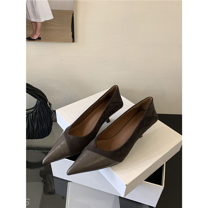 Damen Elegante spitz zulaufende Pumps aus Lack- und Veloursleder mit schmalem Absatz Shop Nory