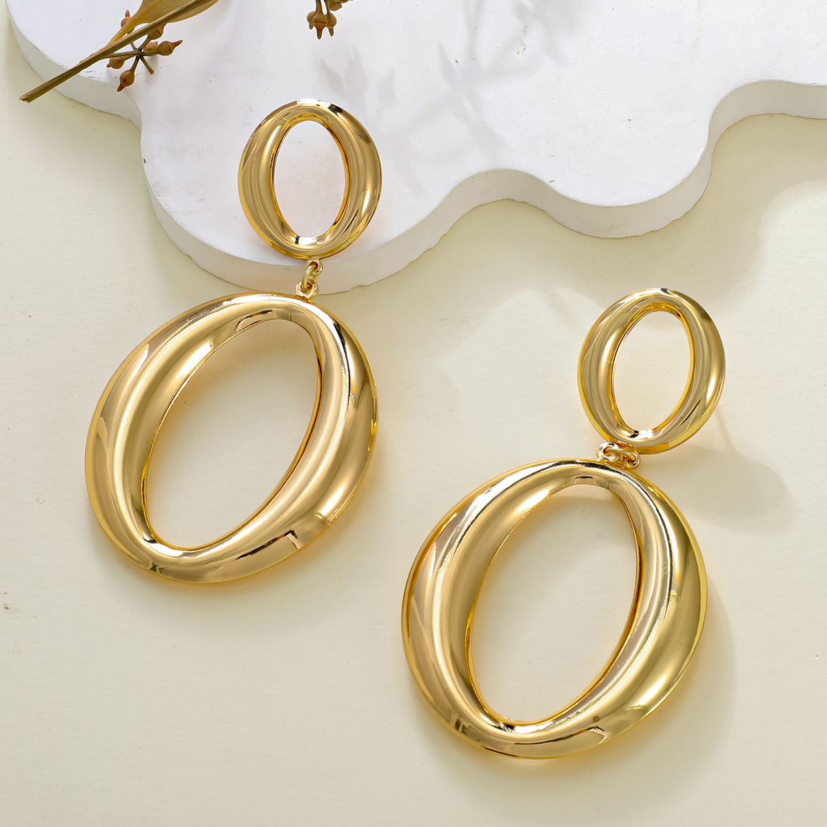 Damen Ohrringe im modernen, skulpturalen Design Shop Nory