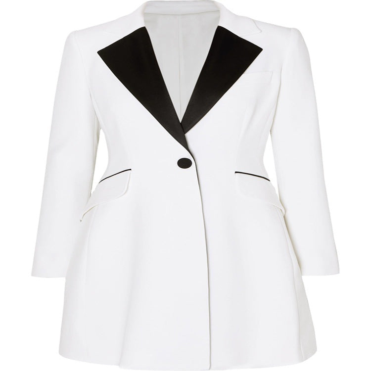 Damen Kurzes tailliertes Blazerkleid im Smokingstyle mit kontrastierendem Satinrevers Shop Nory
