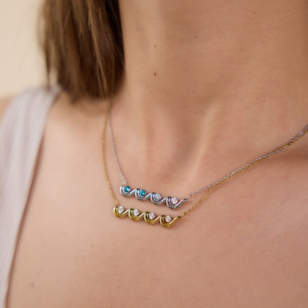 Damen Halskette mit wellenförmigem Design und funkelnden Zirkonia-Akzenten Shop Nory