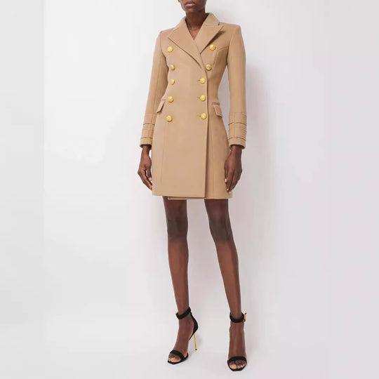 Damen Kurzmantel im Blazerkleid‑Stil mit strukturierter Taillierung und goldenen Zierknöpfen Shop Nory