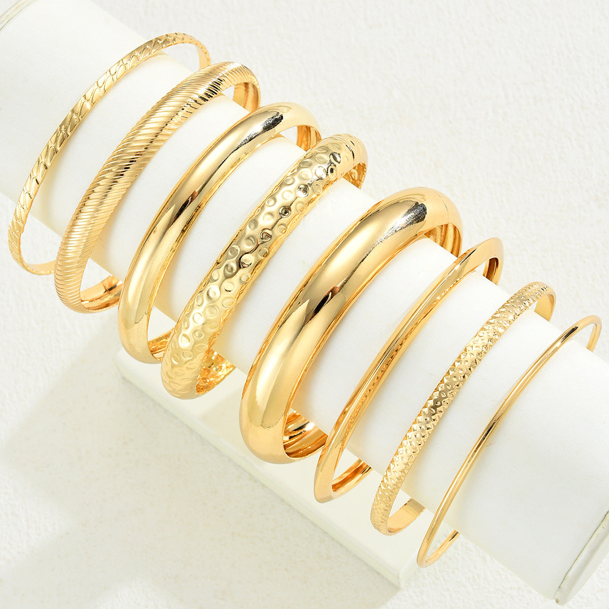 Damen Armreifen-Set mit verschiedenen Designs und Texturen Shop Nory