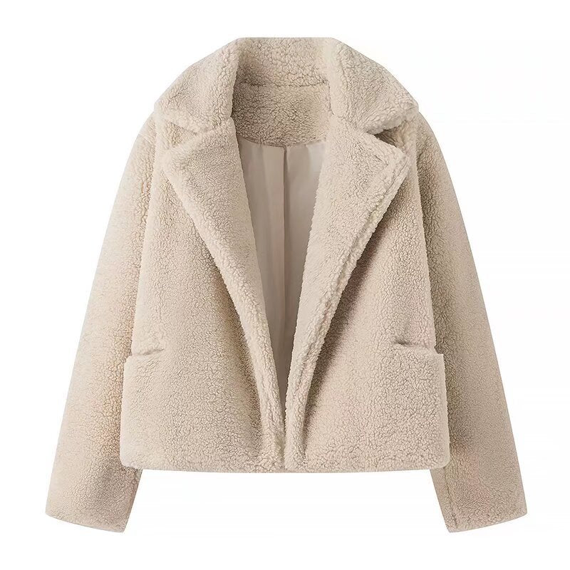 Damen Kurz geschnittene Teddy‑Boxyjacke mit Schalkragen und praktischen Eingrifftaschen Shop Nory
