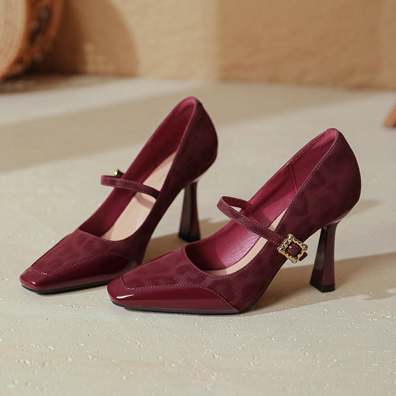 Damen elegante Mary Jane Pumps mit charakteristischem Blockabsatz und dekorativem Riemen
